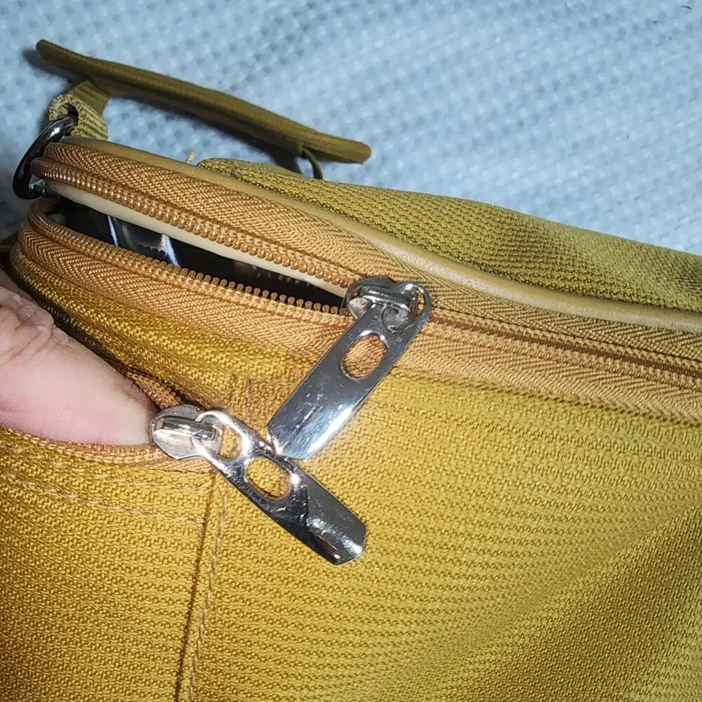 EVERYTHING BAG EUC TRAVEL BAG CASE CROSSBODY STRAP